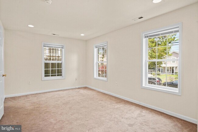 Building Photo - 5115 Bass Pl SE