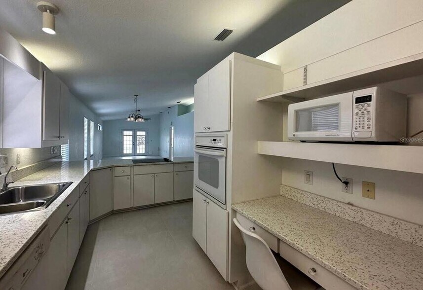 Kitchen - 3924 NE 22nd St