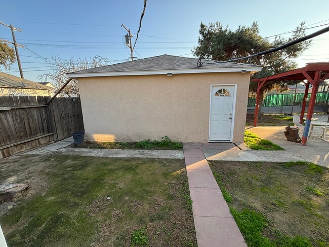 Building Photo - Cozy 2-Bed, 1-Bath in Alta Vista - Move in...