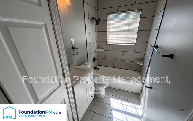 Building Photo - 4347 Melwood St