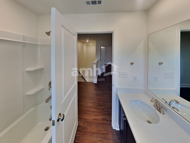 Building Photo - 122 Marin Dr