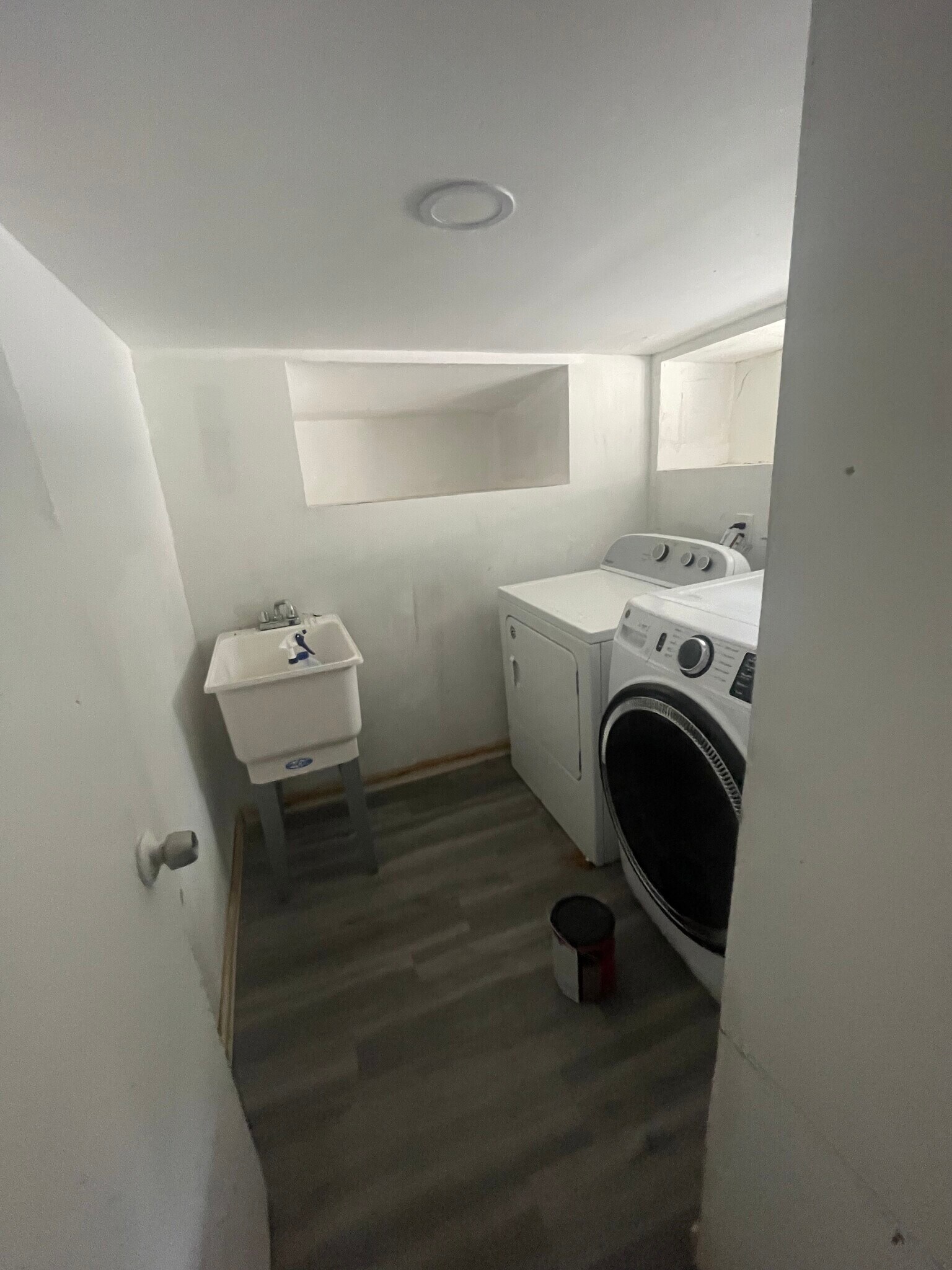 Laundry romm - 21 Elm St