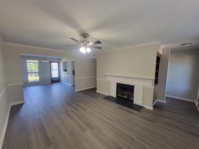 Building Photo - 3921 Miramar Dr Ext