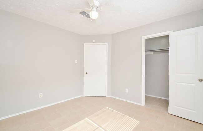 Building Photo - Beautiful spacious home available for rent !