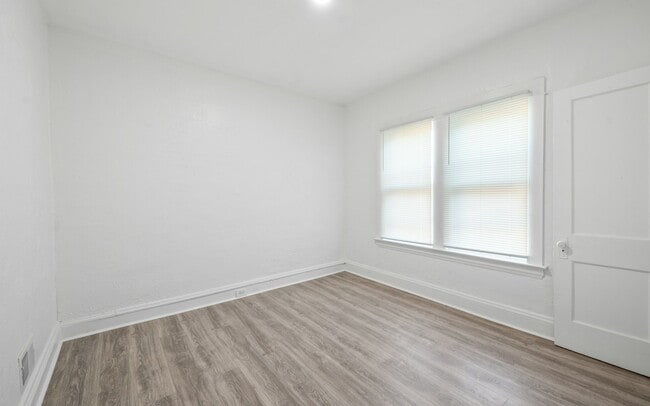 Building Photo - 635 E 124th St