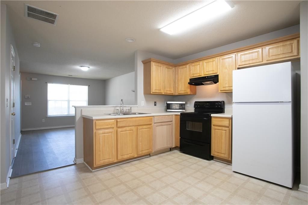 Building Photo - 645 Stadler Pointe