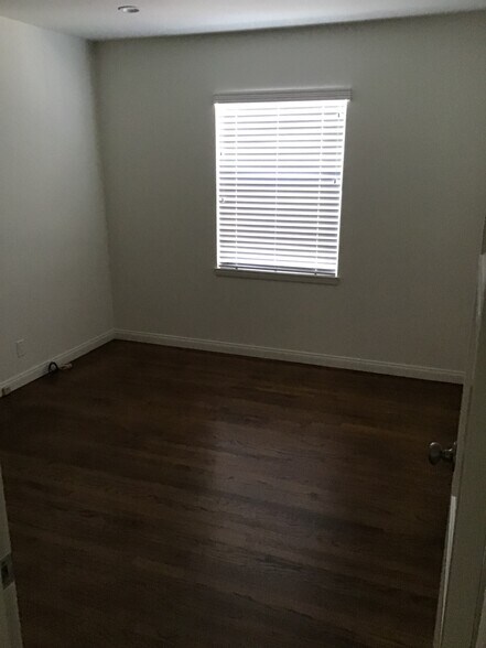 bedroom - 12706 Dewey St