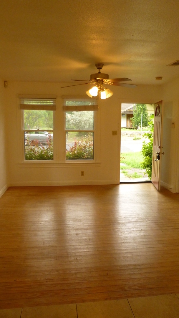 Building Photo - Fantastic cottage in SoCo