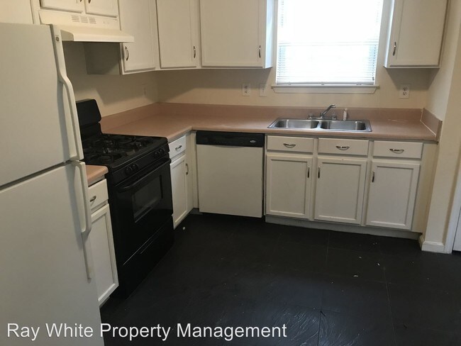 Building Photo - 2480 Meadow Springs Dr