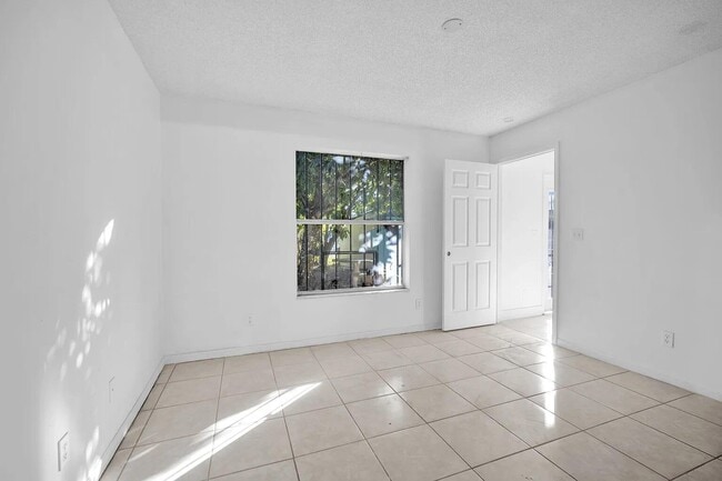 Building Photo - 719 SW 10th St