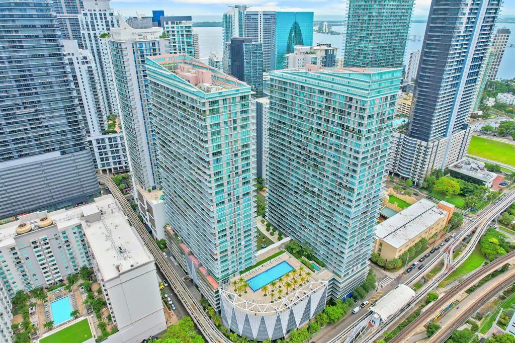 Building Photo - 1111 SW 1st Ave