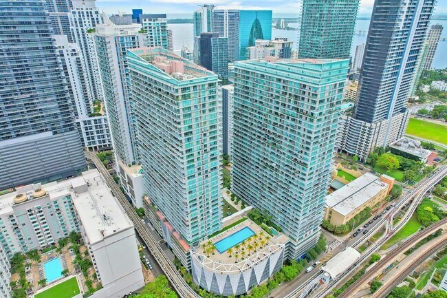 Building Photo - 1111 SW 1st Ave