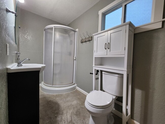 Building Photo - 112 10th St