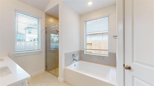 Building Photo - 570 Sand Branch Dr