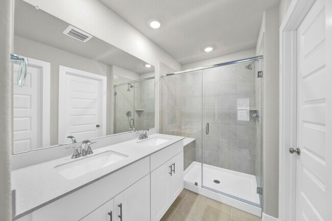 Building Photo - 16675 Sterling Clf St