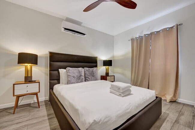 Building Photo - 3020 Seville St