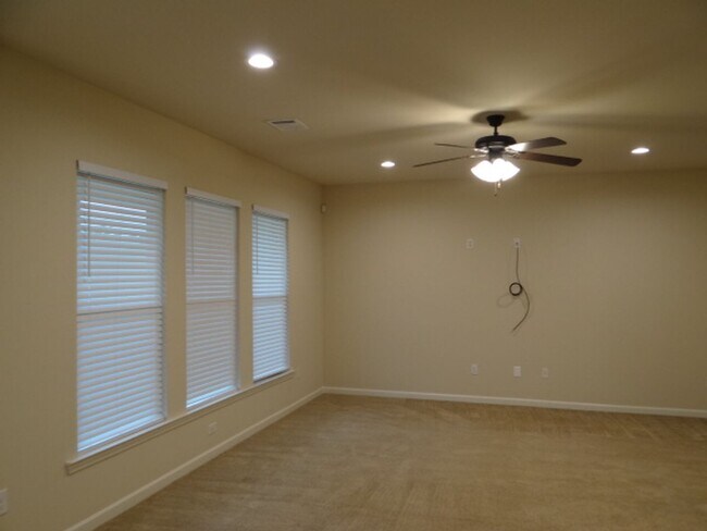 Building Photo - Beautiful Home for Lease in Denham Springs