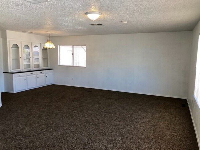 Building Photo - Spacious 2 Bedroom 2 Bath Home near River!