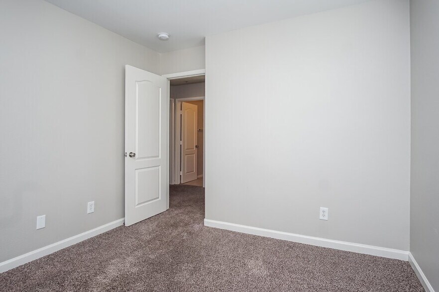 Building Photo - 1082 Paradise Coach Dr