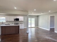 Building Photo - 4 Bedroom / 3 Full Bath / Huge Yard