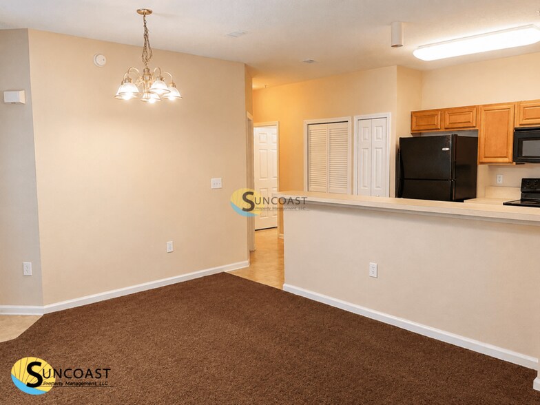 Building Photo - 6985 Ortega Woods Dr