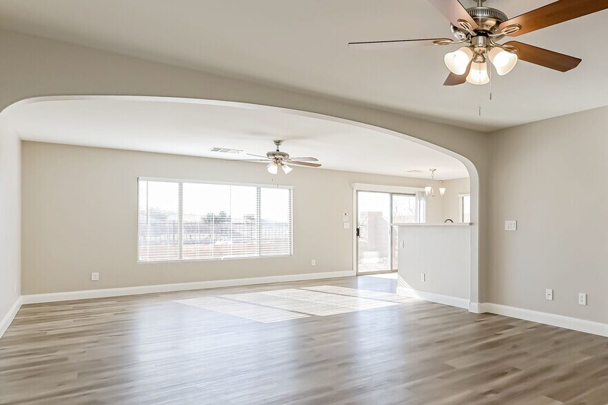 Building Photo - 3499 Greenwood Springs Dr