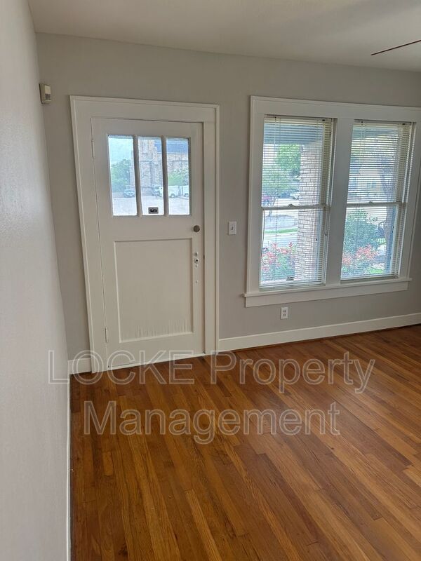 Building Photo - 2600 Lubbock Ave
