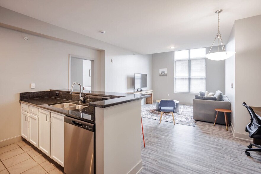 Primary Photo - 121 E Freedom Way