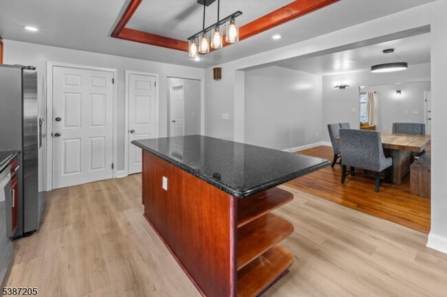 Building Photo - 14 Brookwood Dr