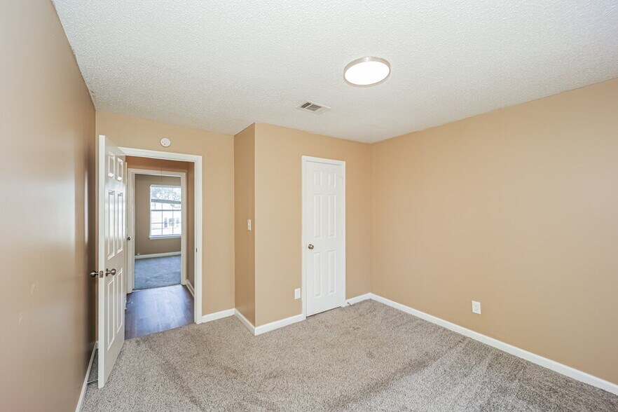 Building Photo - 5748 Chisolm Trail