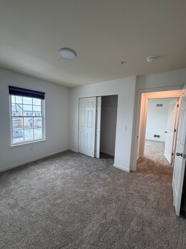 Building Photo - 12-12 Creekside Dr