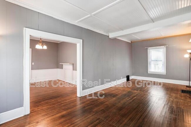 Building Photo - 208 N Mary St