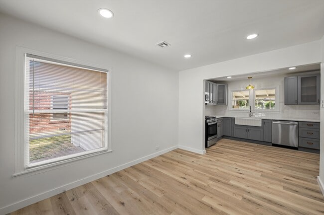 Building Photo - 3804 Erath Ave
