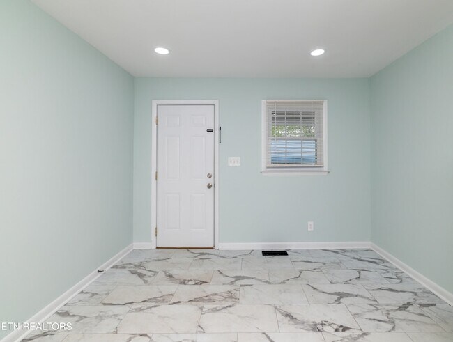 Building Photo - 201 Farlow Dr