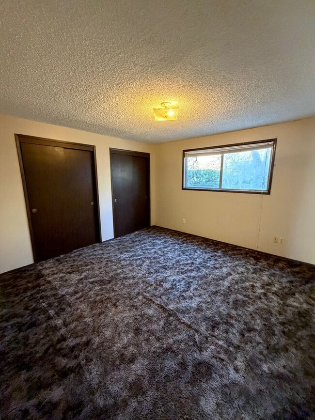 Building Photo - 2bdrm, 1 bath apartment in Moyina Heights. Water,sewer & garbage included