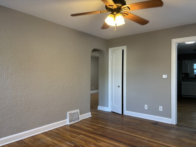 Building Photo - 1223 Campbell Ave