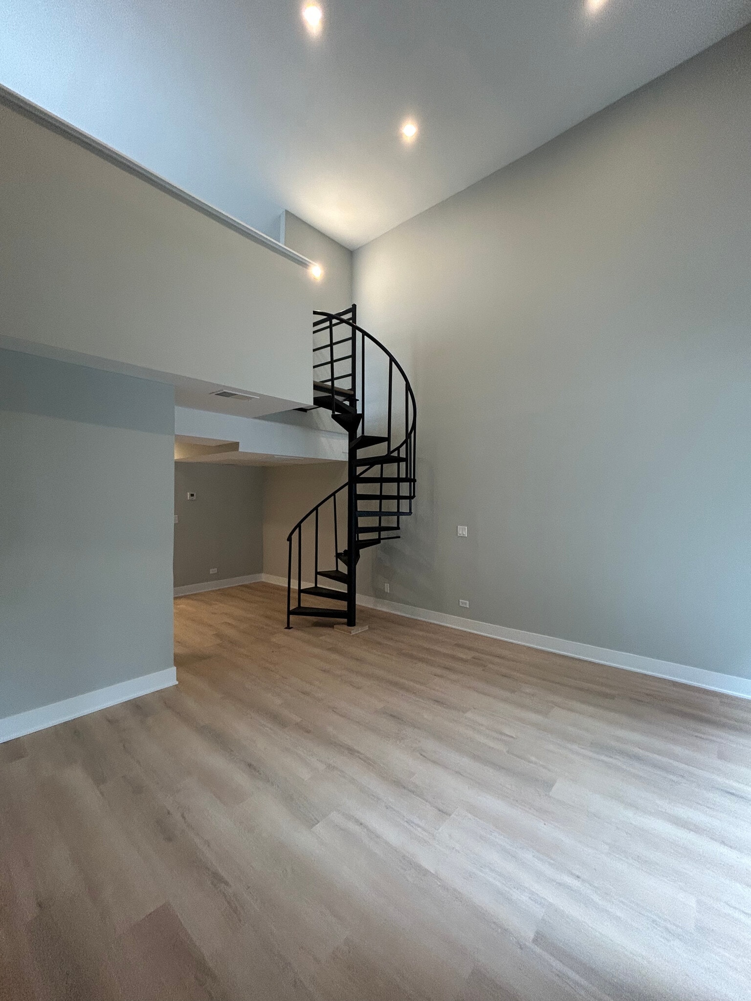 Building Photo - 1214 N La Salle Dr