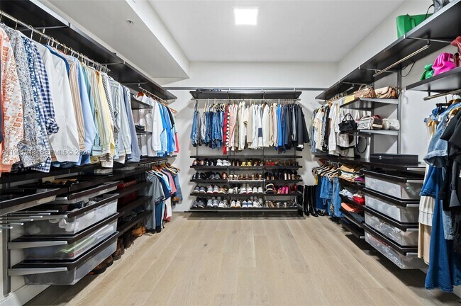 Building Photo - 13633 Deering Bay Dr