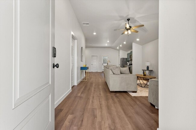 Building Photo - Now Pre-Leasing and a 55' TV -New 3/2/2 in Willowbend