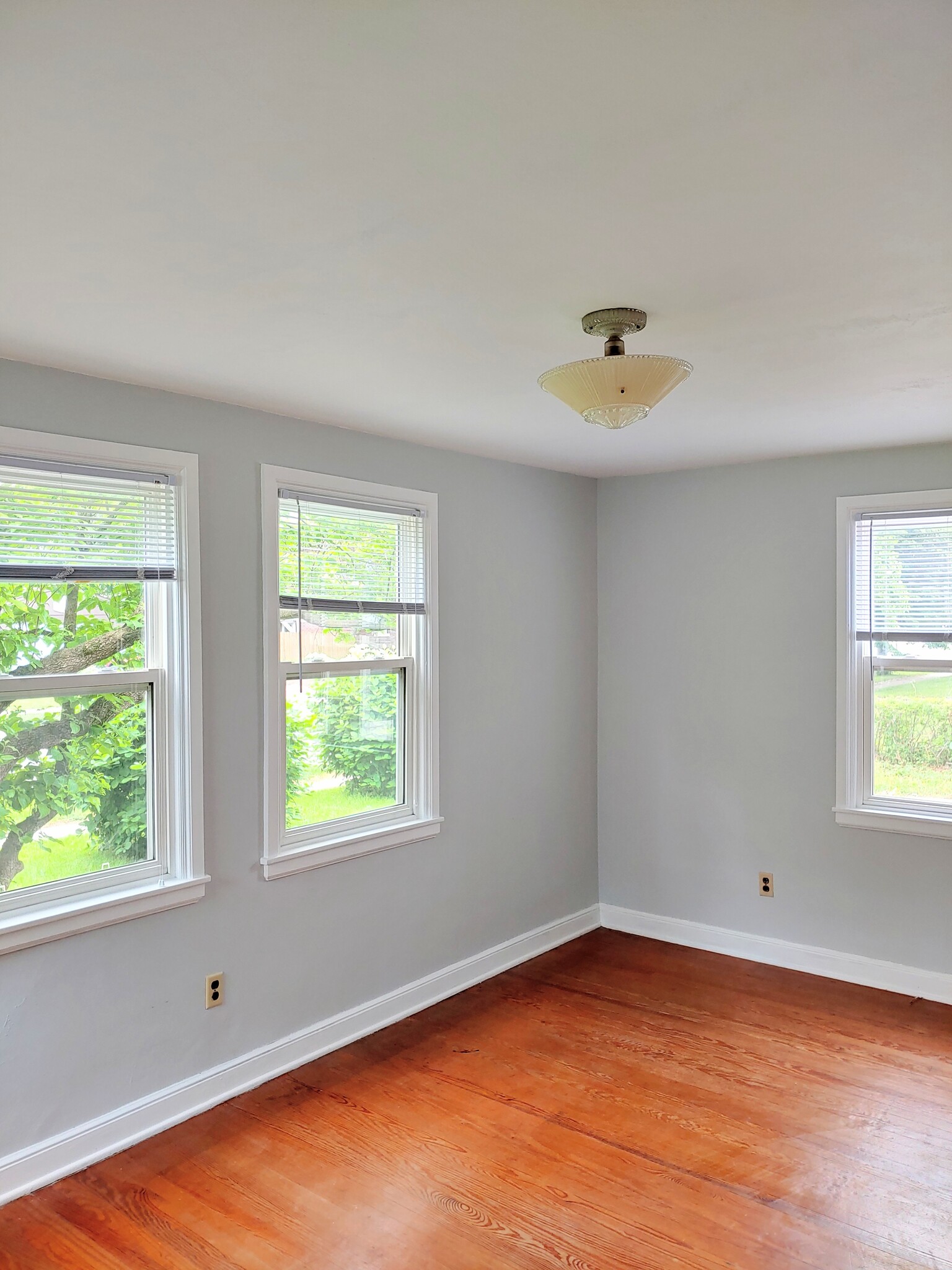 Building Photo - 306 E Washington St