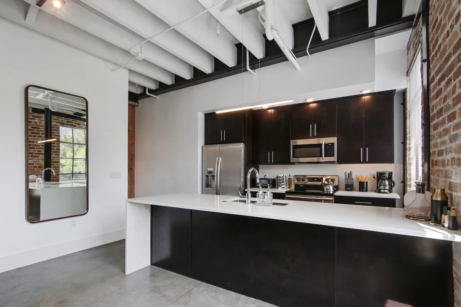 Building Photo - 822 Howard Ave