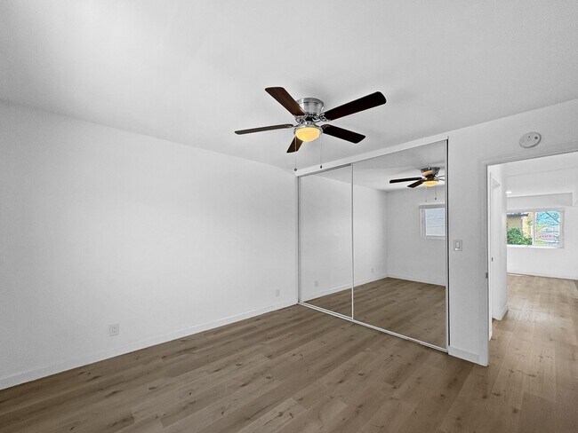 Building Photo - Bright & Modern 2B/1BA Upstairs Unit in th...