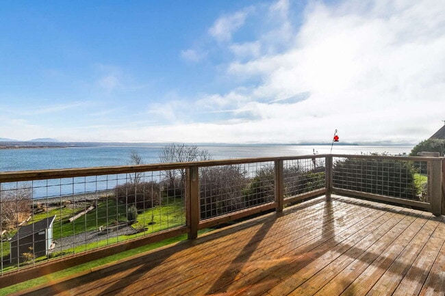 Building Photo - Breathtaking 3-Bed Beachfront Retreat with Scenic Views in Ferndale
