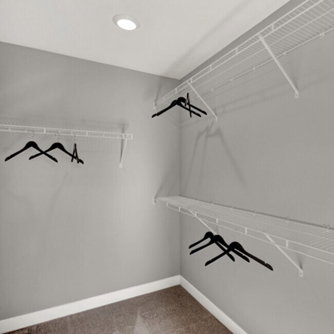 walk-in Closet - 13086 Grand Vue Dr