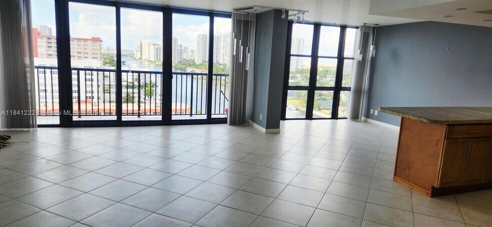 Building Photo - 2017 S Ocean Dr