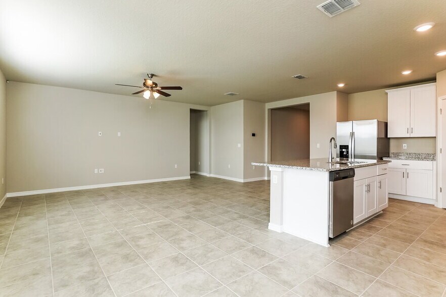 Building Photo - 5292 Sanders Oak Trl