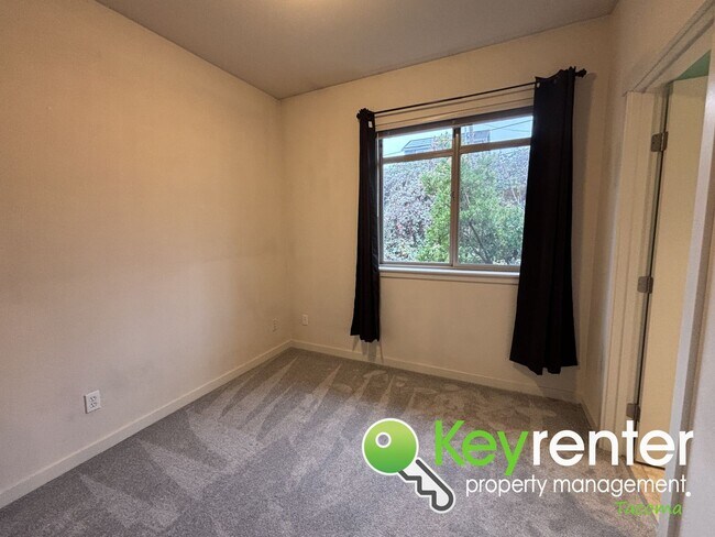 Building Photo - 2164 Yakima Ct