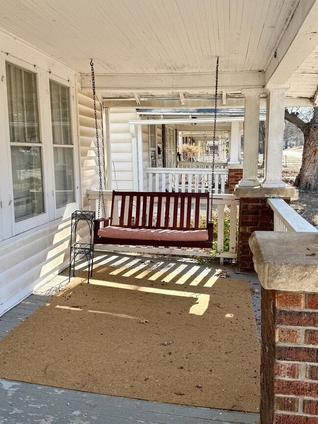 Building Photo - SW 3 Bedroom 1 Bath