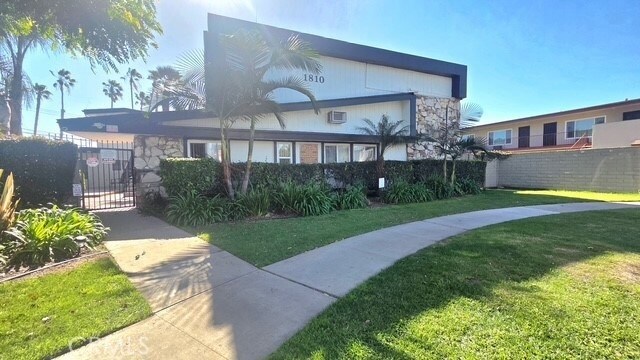 Building Photo - 1810 W Sallie Ln