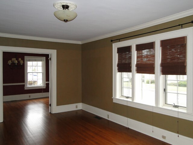 Building Photo - Great Home close to Downtown